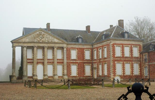 Hénencourt (Somme, France). Le château.