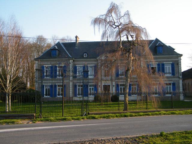 Ramburelles, Somme, Fr, château, sur l'axe Oisemont-Gamaches.