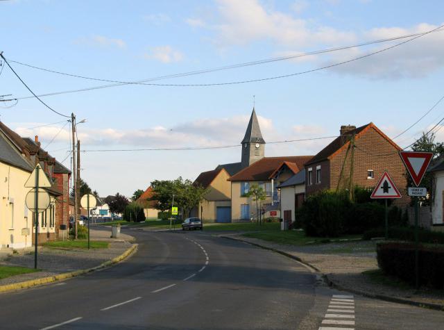 Candas (Somme, France) - Peu après l'entrée dans le village depuis la rue venant du moulin. Lieu de la prise de vue 50° 06′ 31,28″ N, 2°…