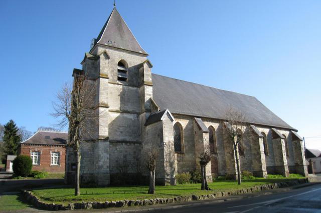 Eglise en pierre de la commune de Warloy-Baillon en France.
