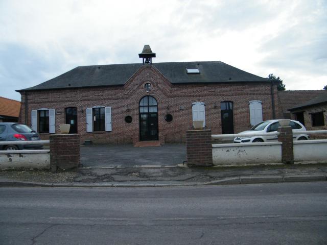 Mairie et salle communale.