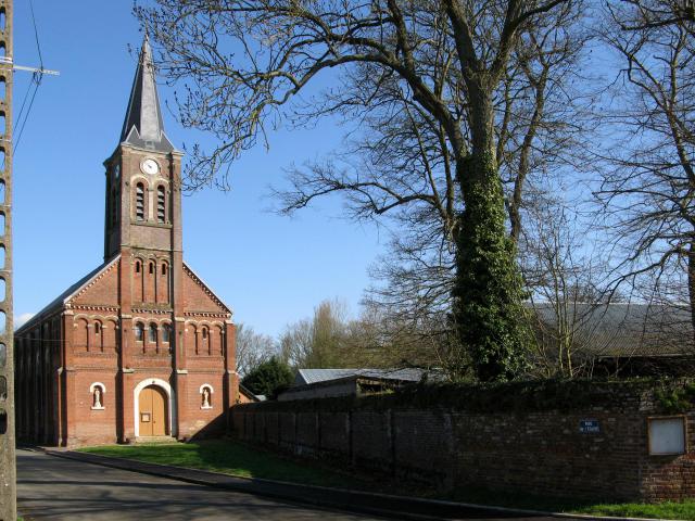 Baizieux (Somme, France) - L'église.