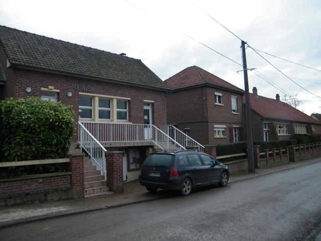 Mairie et école.