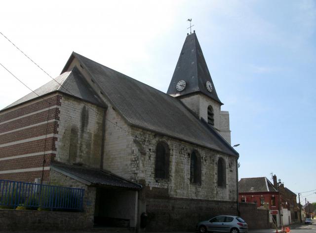 Saint-Sauveur (Somme, France) - L'église. Façade Nord de l'église, vue en arrivant d'Argœuves.
