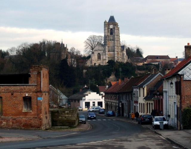 Domart-en-Ponthieu (Somme, France). La rue Guillerand.
