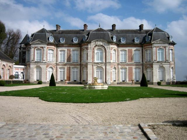 Long (Somme, France). Le château.
