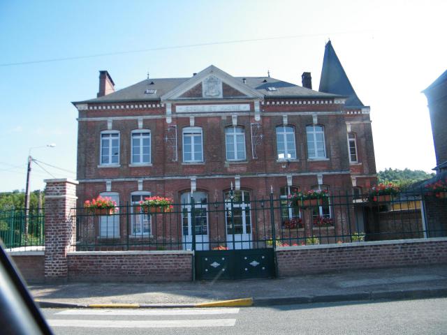 Mairie-école.