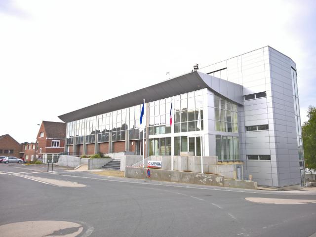 Ailly-sur-Noye : façade principale de la mairie (en cours d'extension)