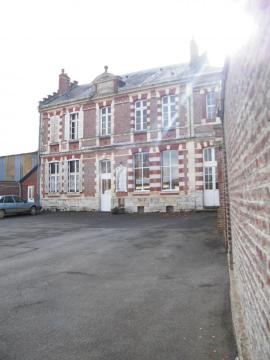 Mairie-école.