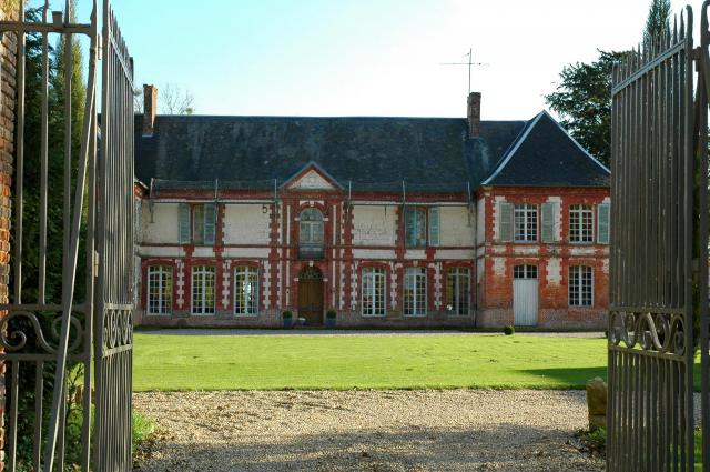Busménard (Somme, France). Le château.