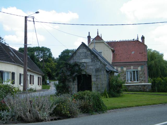 Oratoire, en bordure de voie.