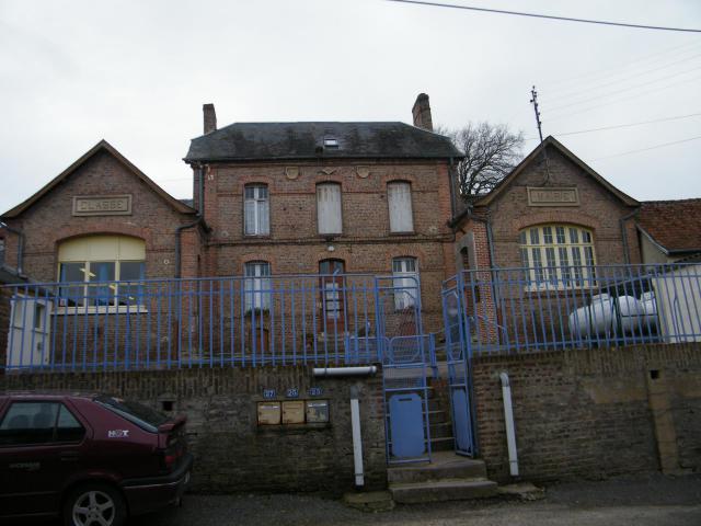 L'école et la mairie de Cahon.