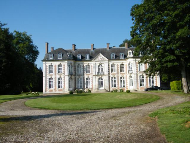 Château aux nombreux mascarons.