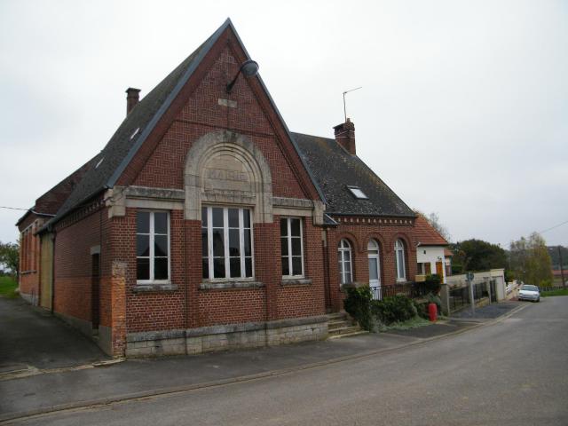 Bâtiments communaux : mairie d'Etalon.