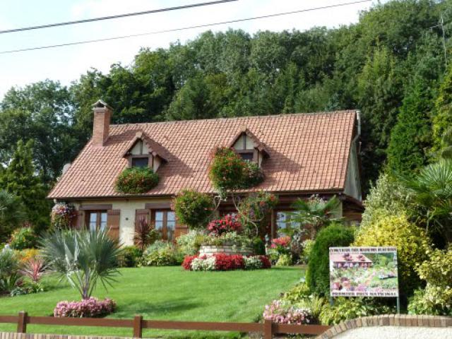 FRANCE, Mareuil-Caubert: Maison fleurie