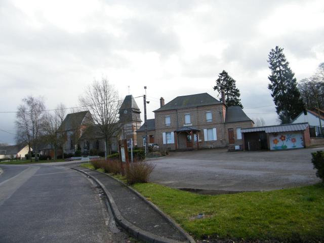 La mairie et l'église.