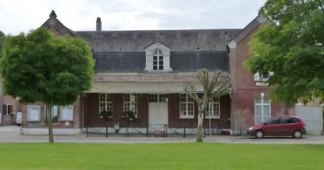 L'hôtel de ville de St-Maulvis,80.