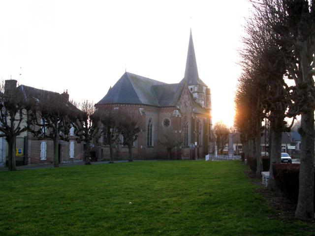 Domqueur (Somme, France). La place centrale, ou "Place de l'église".