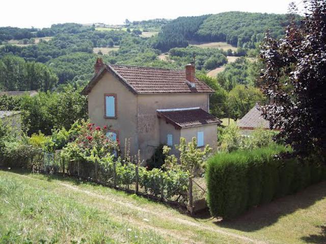 Trébas E