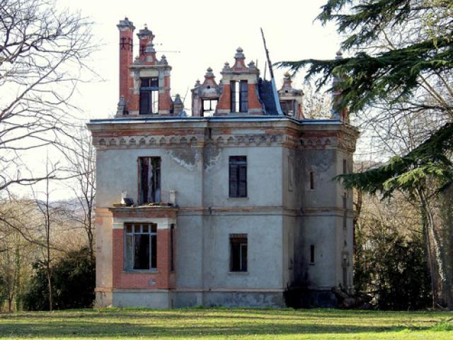 GRAULHET - ruine du château de la Bousquetarié.