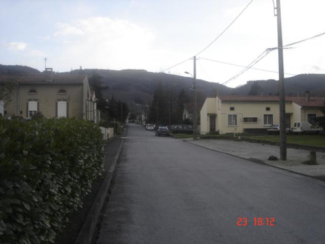 Aussillon : la rue Jean Jaures