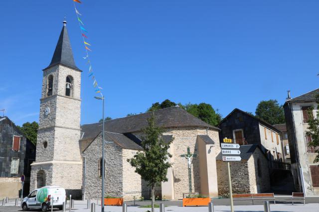 Moulin-Mage (Tarn) - Église Notre-Dame (1836) et croix (photo prise en 2018).