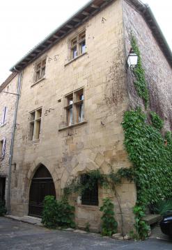 Une maison de la Renaissance à Puycelsi, Tarn, France.