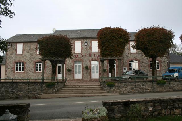 Barre (Tarn) - mairie et école.