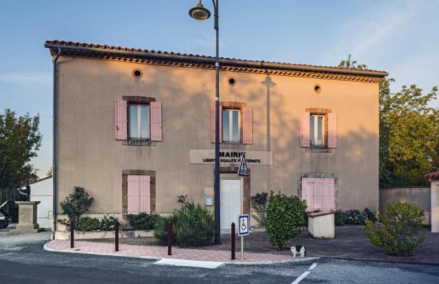 Français : Cahuzac (Tarn), France. La Mairie.