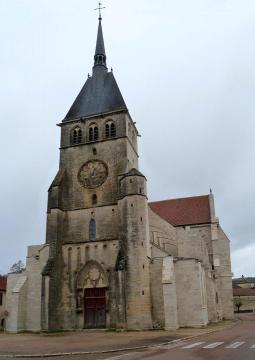 Église Saint-Pierre-es-Liens de Mussy-sur-Seine (Aube). Façade après la restauration de 2015.