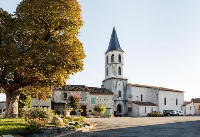 La place du village de Saint Sernin les Mailhoc dans la commune de Cagnac-les-Mines.