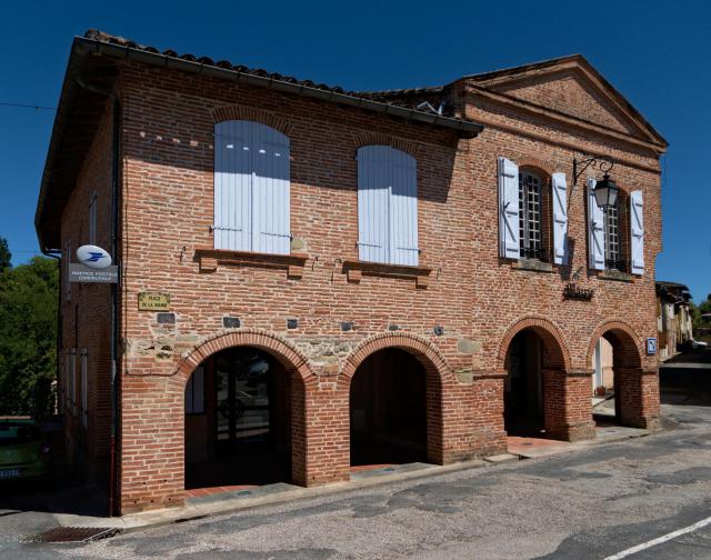 Mairie de Giroussens, Tarn, France.