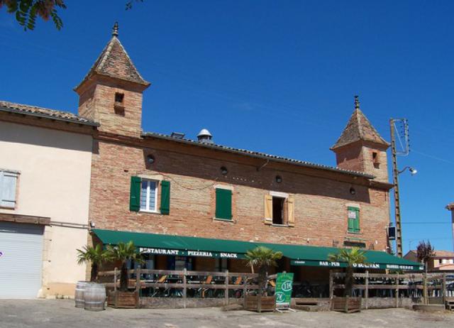 82 MONCLAR DE QUERCY - au village