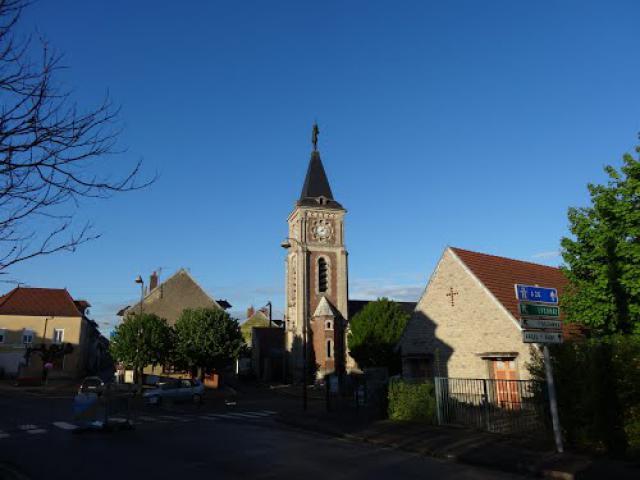 Église de Méry-sur-Seine et sa Sainte-Jeanne-d'Arc Barrière barrant la route pour cause d'inondation... je suis passé à pied !!!