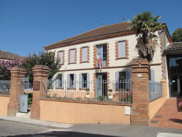 La mairie de St-Sardos (82)
