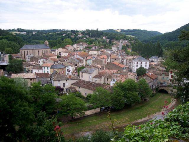 Le village de LAGUEPIE vu du château de ST-MARTIN.