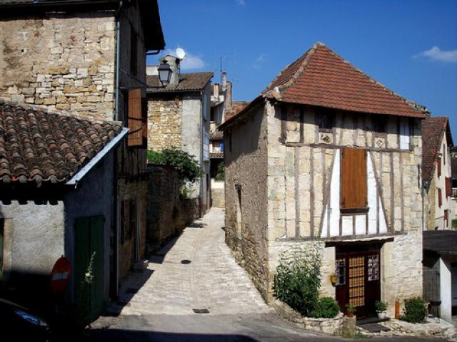 CAYLUS - rue du village.