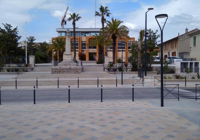 Hôtel de Ville de la Londe Les Maures, Place du 11 novembre