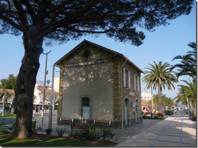 Chemin du Train des Pignes, Cavalaire-sur-Mer, ancienne gare, Côte d'Azur, F