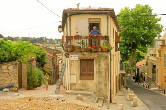 Ollioules, ruelles et maisons étroites