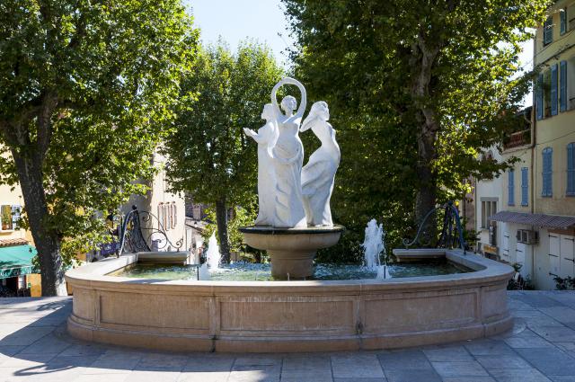 Lorgues petite ville provencale possède une fontaine.