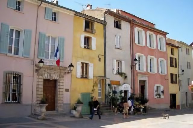 Pignans, maisons de village