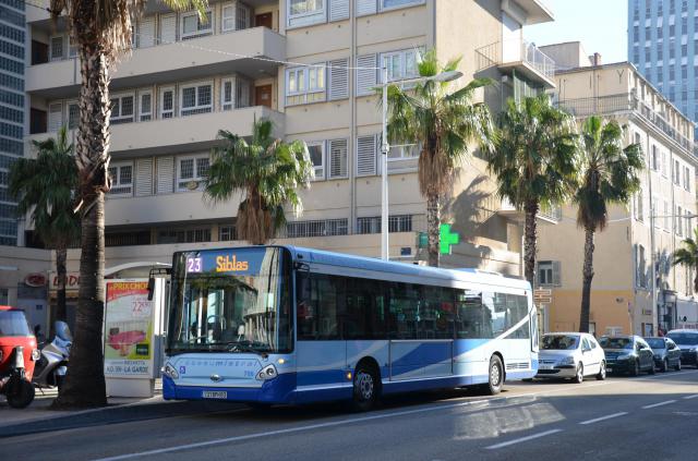 Heuliez GX 327 n°706 sur la ligne 28 du réseau Mistral de Toulon.