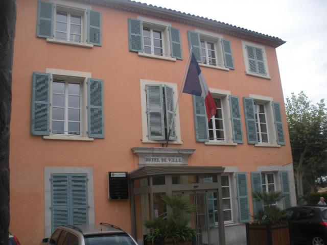 Mairia de Cuers, entrada