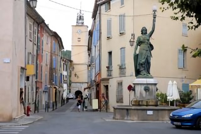 Besse-sur-Issole, Avenue de la Libération