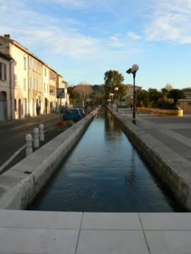 Canal en centre ville - La Crau