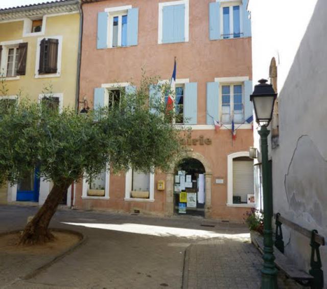 Belgentier (83), place de la Mairie