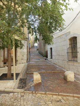 Photo des escaliers rouges de Brignoles, destiné à remplacer l'actuelle image de présentation de la ville dans l'article qui lui est dédié.