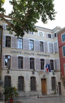 La mairie de Bignoles.