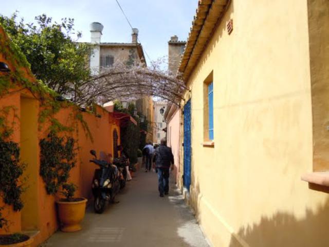 Une rue de St Tropez